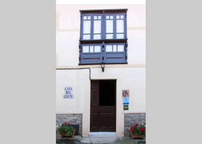 Casa Del Cuetu. Traditional Village House In Asturias