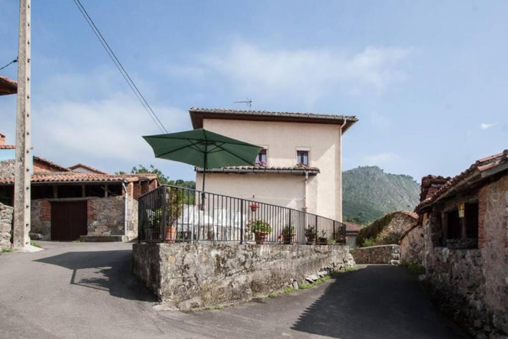 Casa Del Cuetu. Traditional In Asturias Holiday home