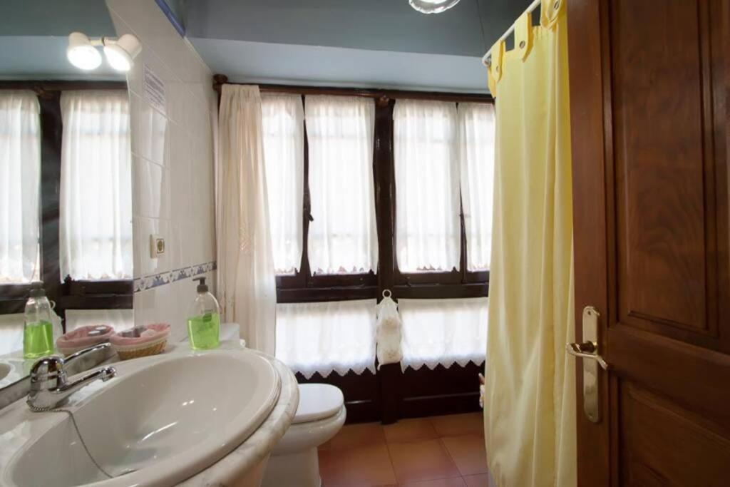 Casa Del Cuetu. Traditional In Asturias Holiday home Mere